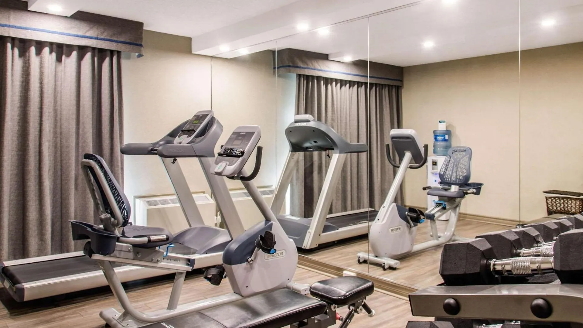 ***  Comfort Inn Montreal Aeroport Pointe-Claire Canada