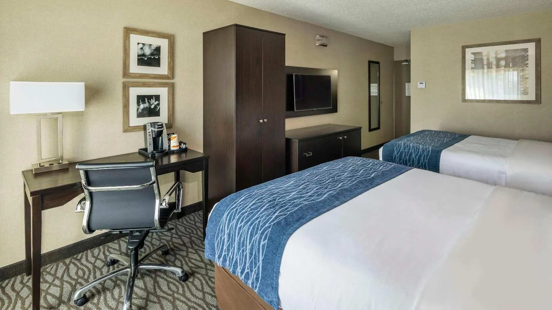 Comfort Inn Montreal Aeroport Pointe-Claire 3*,